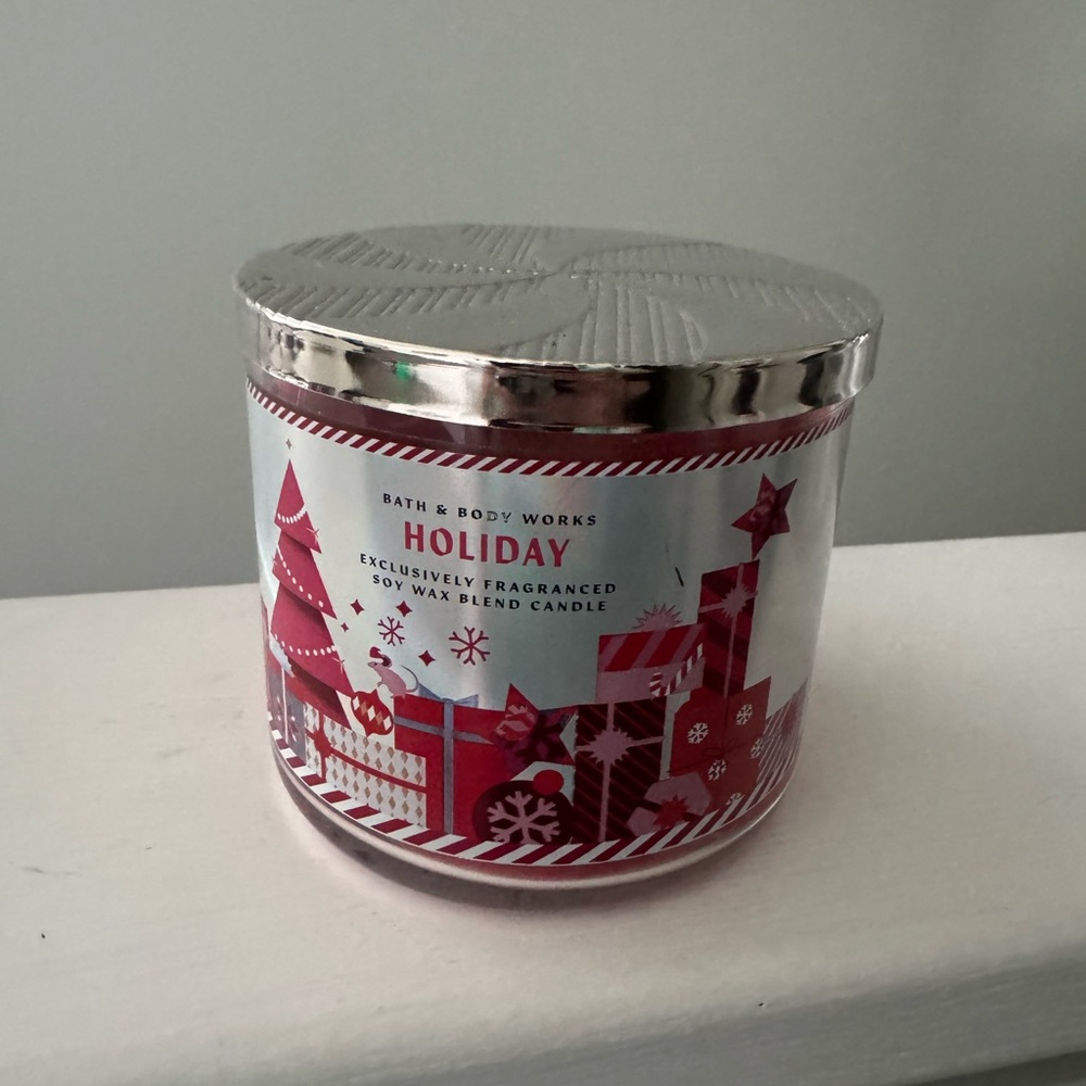 Bath & Body Works Red and Silver Holiday Decor Candle
